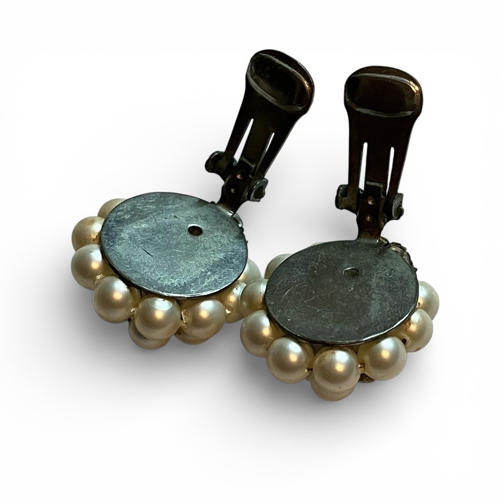 Vintage Faux Pearl and Rhinestone Cluster Clip On Earrings‎ Silver Tone Cream - Picture 6 of 7